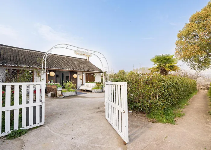 Shanghai Riverview Vacation Villa