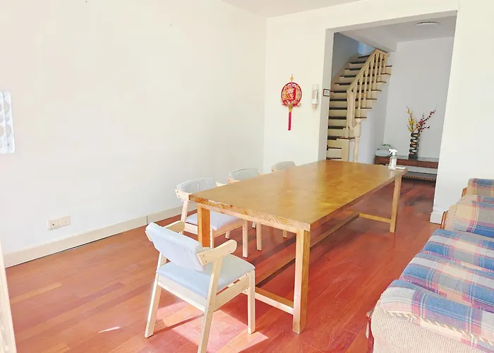 Shanghai University 3-Bedroom Bungalow With 4 Beds 3Rooms4Beds
