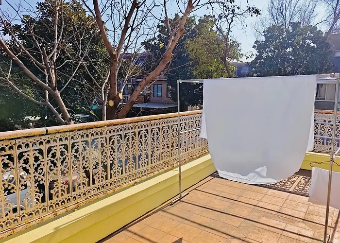 Shanghai University 3-Bedroom Bungalow With 4 Beds 3Rooms4Beds